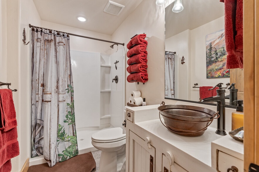 More Photos Of 417 Main St, Ashton Specialty For Sale