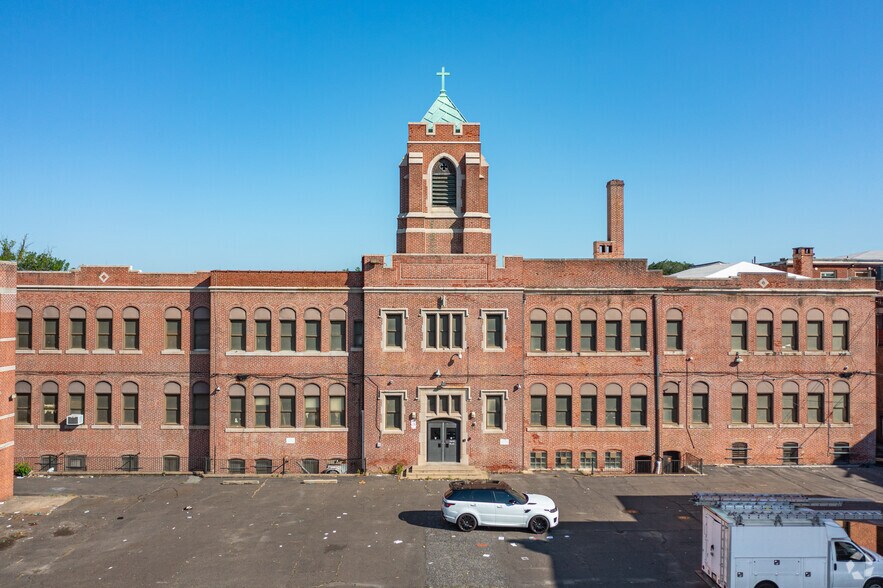 More Photos Of 6649 Tulip St, Philadelphia Schools For Lease