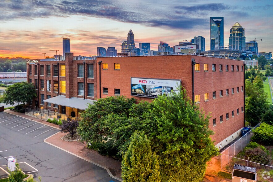 More Photos Of 1023 W Morehead St, Charlotte Office For Lease