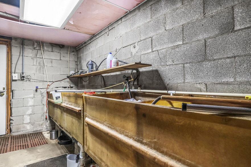 More Photos Of 2550 Parks Mill Rd, Buckhead Morgan Service Station For Sale