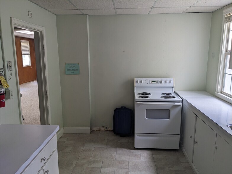 More Photos Of 5474 Worthington Triangle, Lake Park Religious Facility For Sale