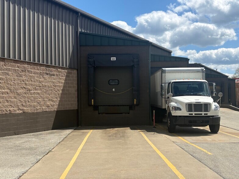 More Photos Of 325 Meadowlands Blvd, Washington Office For Lease