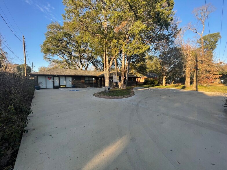 More Photos Of 408 Wilson Rd, Conroe Loft Creative Space For Lease