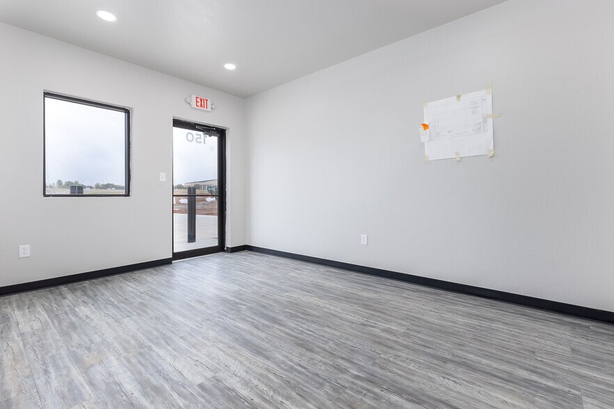 More Photos Of 8101 Silver Xing, Oklahoma City Unknown For Lease