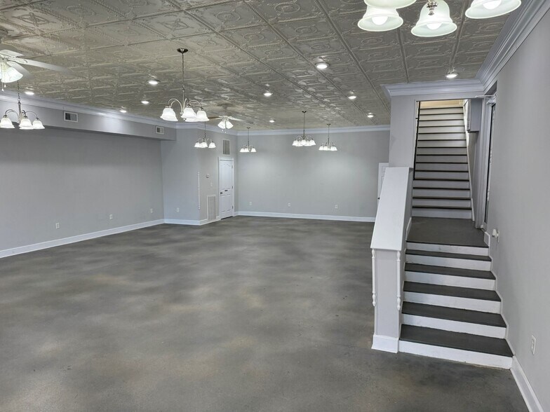 More Photos Of 221 W Main St, Woodbury General Retail For Sale