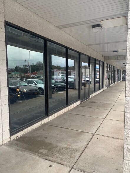 More Photos Of 4671-4697 Commercial Dr, New Hartford Storefront For Lease