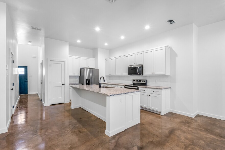 More Photos Of 1540 W Long St, Stephenville Apartments For Sale