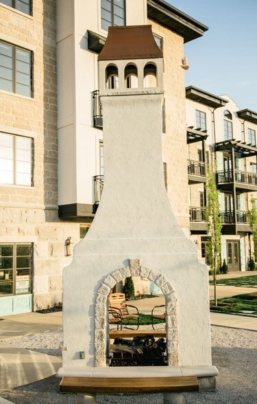 More Photos Of 3105 S Sare Rd, Bloomington Apartments For Lease