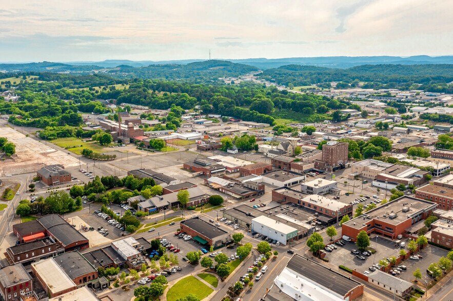 More Photos Of 395 S Ocoee St, Cleveland Showroom For Sale