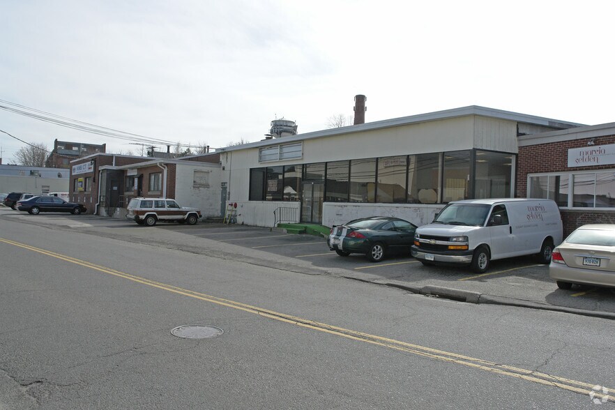 More Photos Of 75 Research Dr, Stamford Manufacturing For Lease