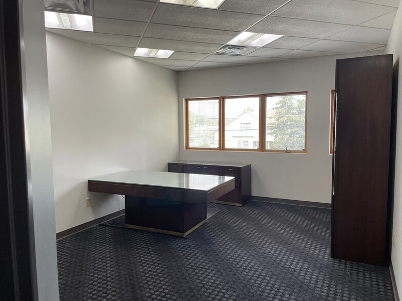 More Photos Of 1735 Central Ave, Albany Office For Sale