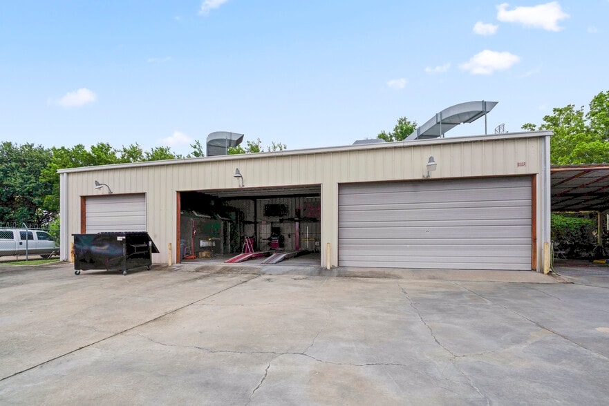 More Photos Of 9903 Honeywell St, Houston Warehouse For Sale