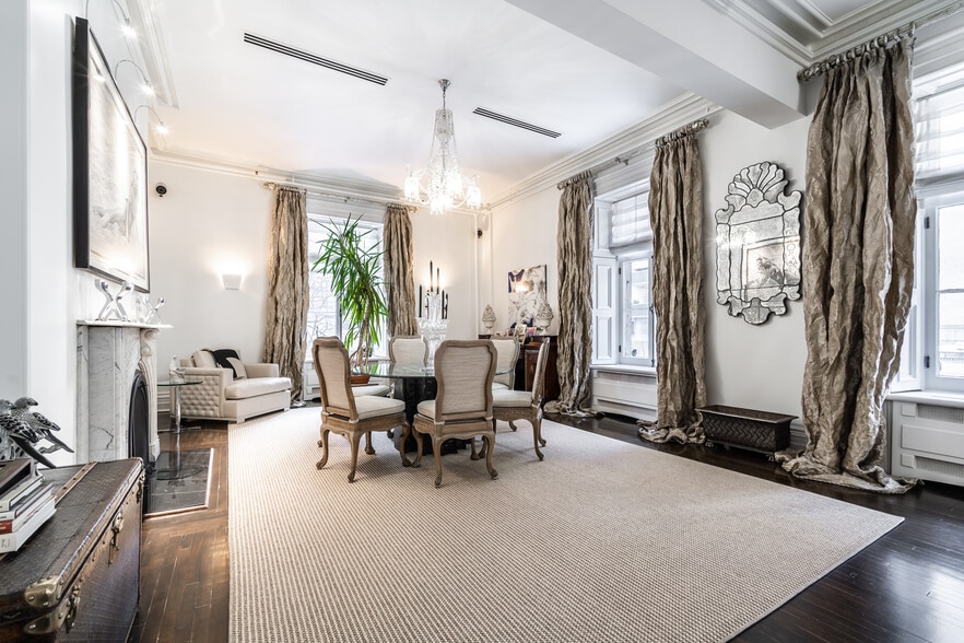 More Photos Of 1175-1183 Pl Du Frère-André, Montréal Office For Sale