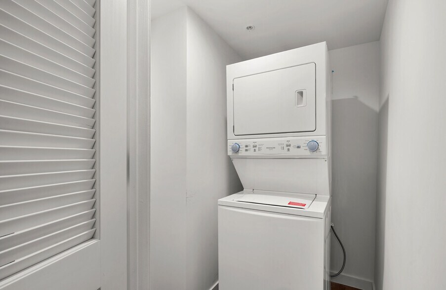 More Photos Of 200 NE 1st Ave, Pompano Beach Apartments For Lease