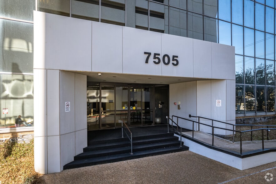 More Photos Of 7505 Fannin St, Houston Medical For Lease