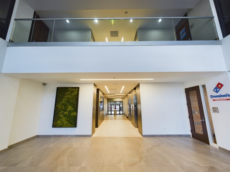 More Photos Of 1250 W Mockingbird Ln, Dallas Office For Lease