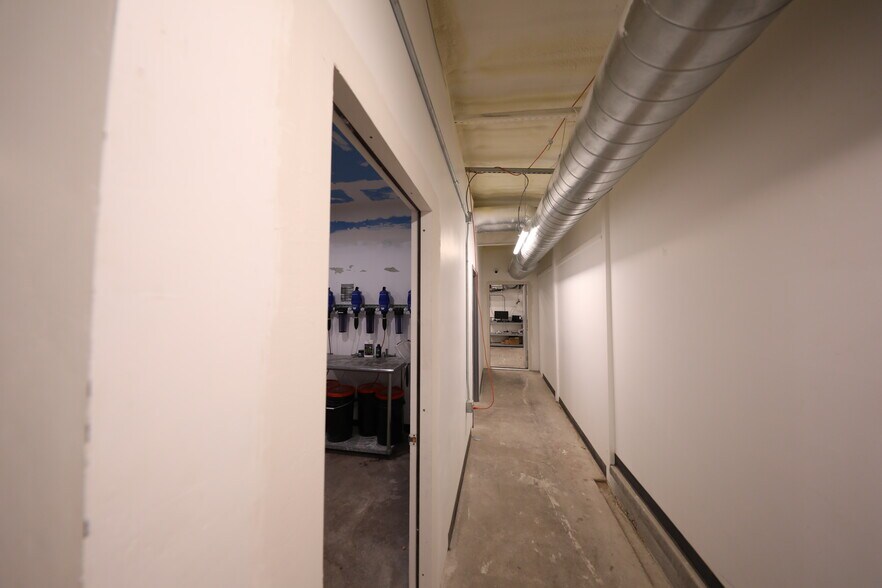 More Photos Of 700 N Main St, Lexington Warehouse For Lease