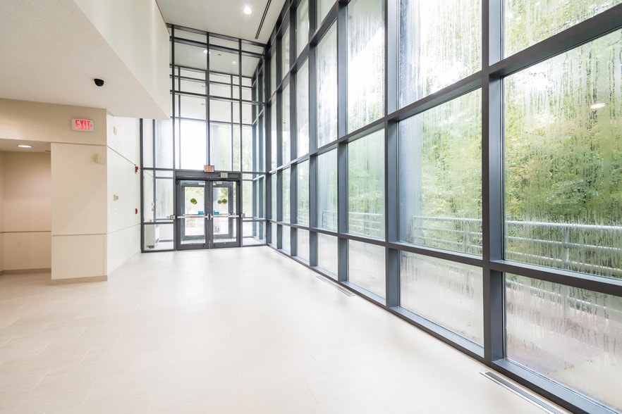 More Photos Of 250 Turnpike Rd, Southborough Office For Lease