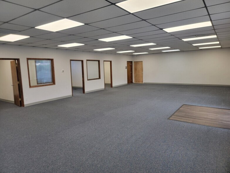 More Photos Of 5002-5008 Commercial St SE, Salem Freestanding For Lease