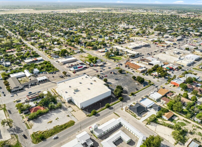 More Photos Of 503 E 6th St, Del Rio Freestanding For Sale