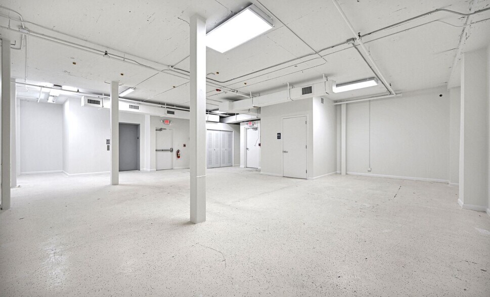 More Photos Of 919 Collins Ave, Miami Beach Office For Lease