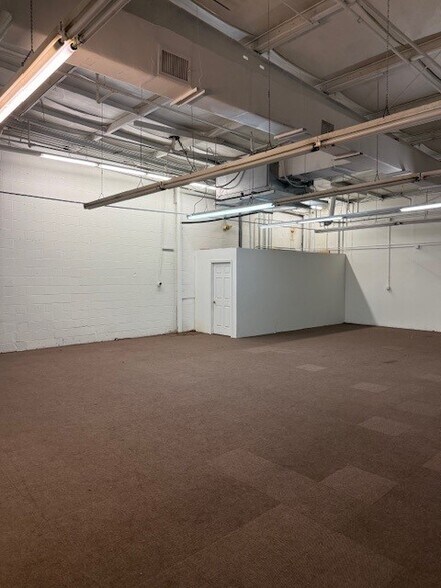 More Photos Of 1649 N Gessner Dr, Houston Storefront For Lease