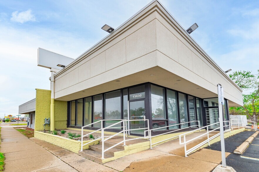 More Photos Of 13630 W Eight Mile Rd, Oak Park Freestanding For Sale