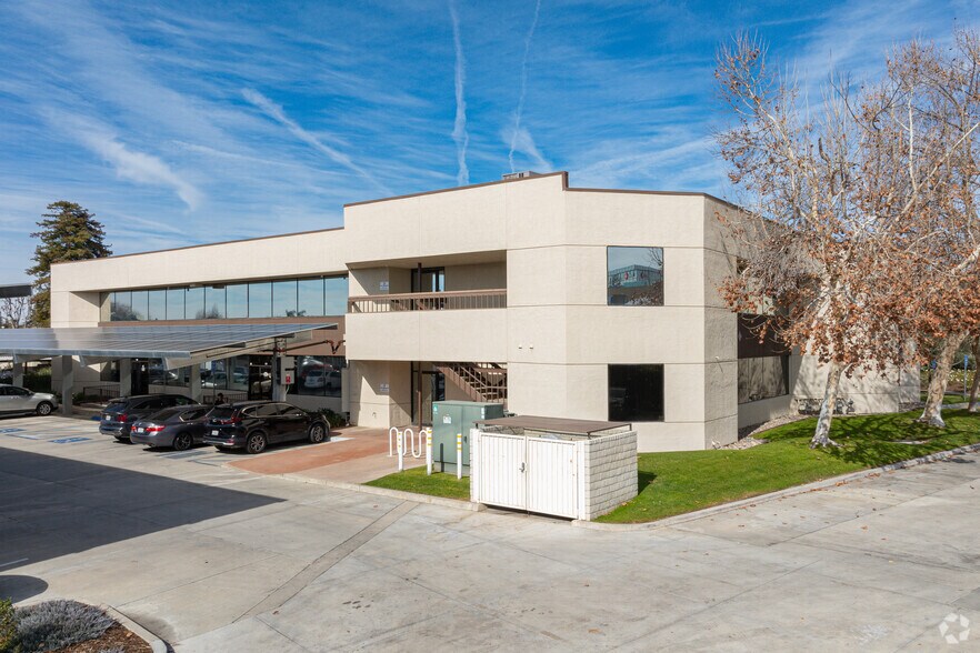 More Photos Of 5329 Office Centre Ct, Bakersfield Medical For Lease