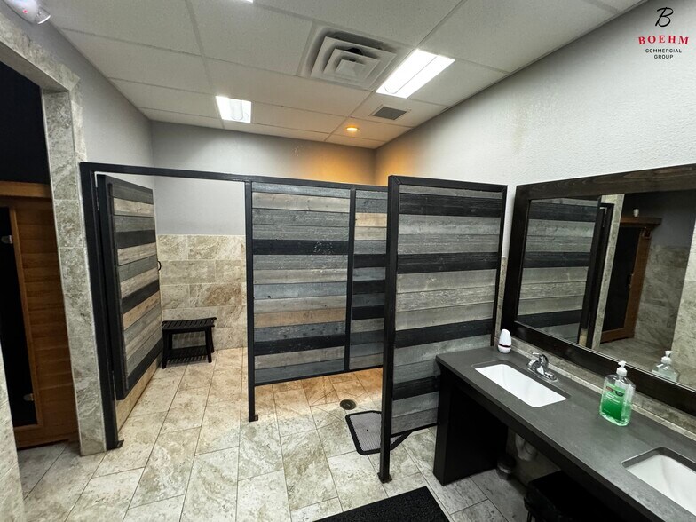 More Photos Of 1405 Sidney Baker St, Kerrville Office For Lease
