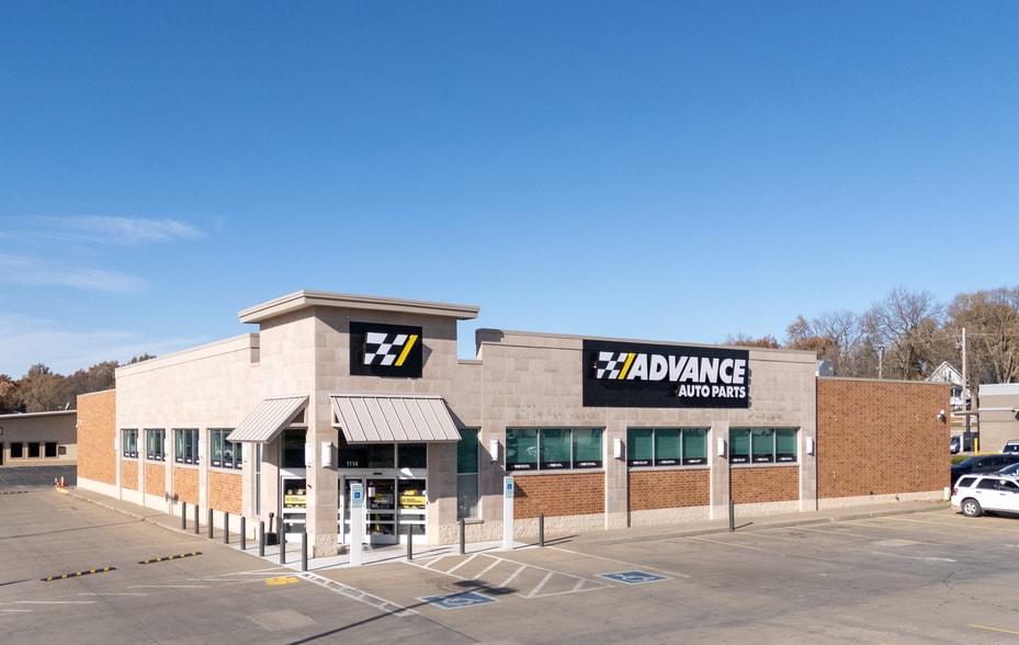 Primary Photo Of 1114 S Main St, Maryville Freestanding For Sale