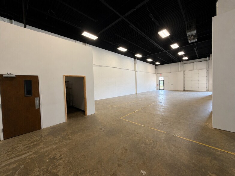 More Photos Of 8196 Terminal Rd, Lorton Showroom For Lease