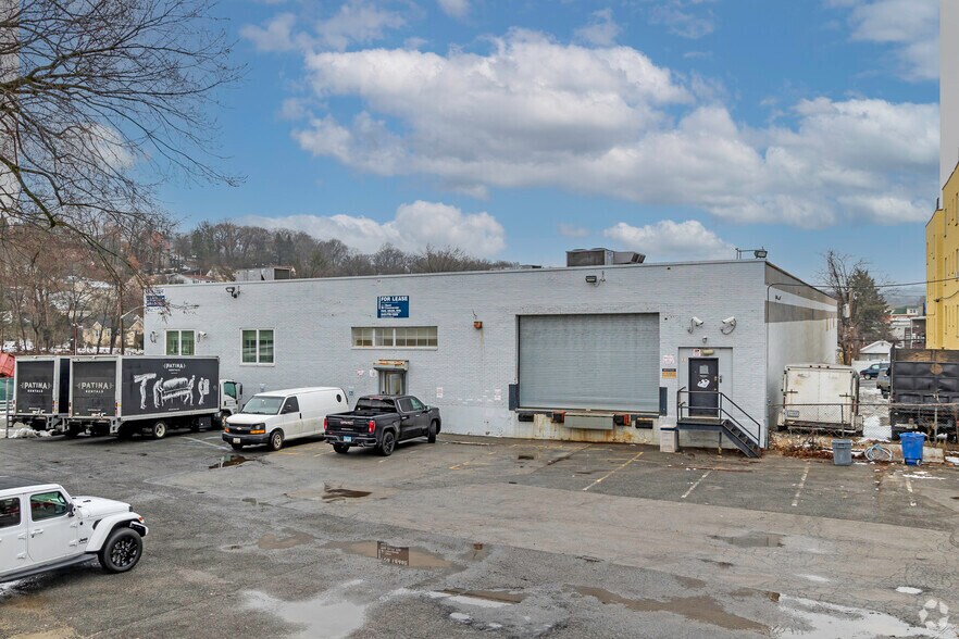 More Photos Of 16 Harrison Ave, Yonkers Warehouse For Lease
