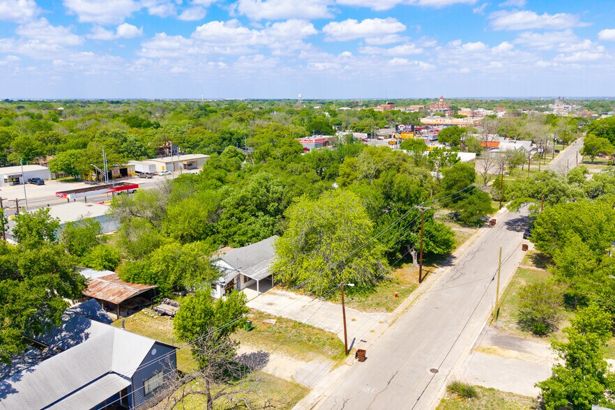 More Photos Of 725 S Brazos St, Lockhart Land For Sale