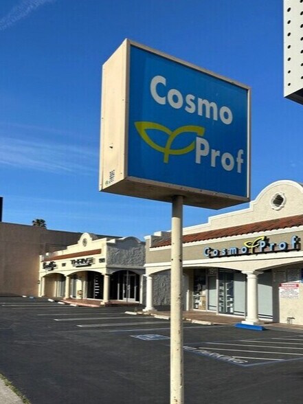 More Photos Of 1913 Harbor Blvd, Costa Mesa General Retail For Lease