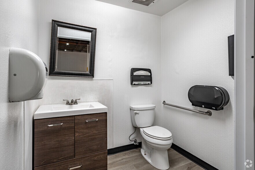 More Photos Of 1141 California Ave, Corona Warehouse For Sale