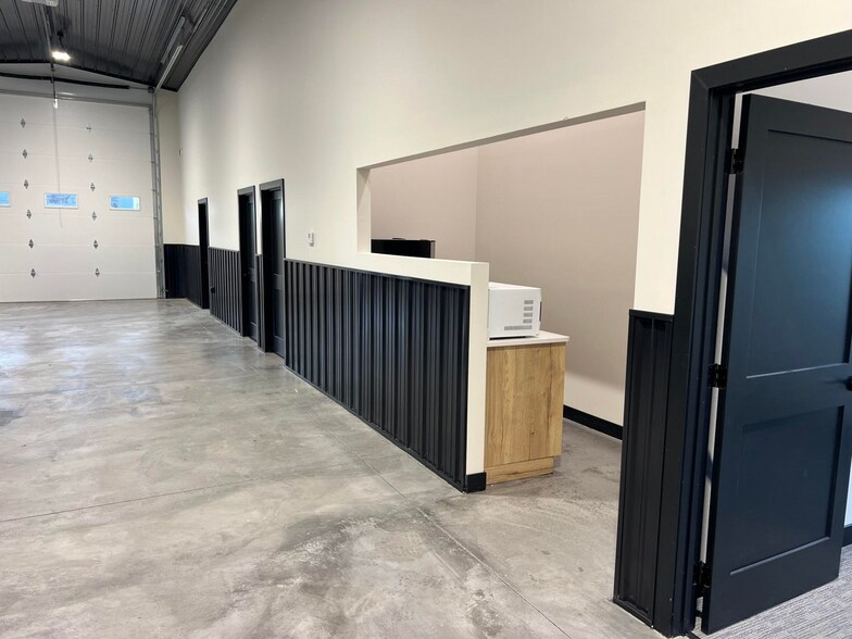 More Photos Of 1541 Hartford St, Hawley Office For Lease