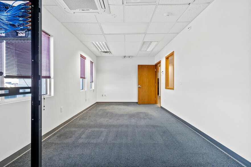 More Photos Of 1496 Bellevue St, Green Bay Office For Lease