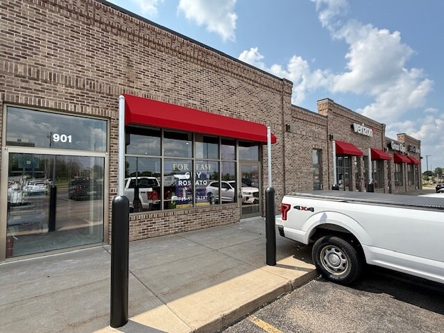 More Photos Of 905 W Clairemont Ave, Eau Claire Storefront For Lease