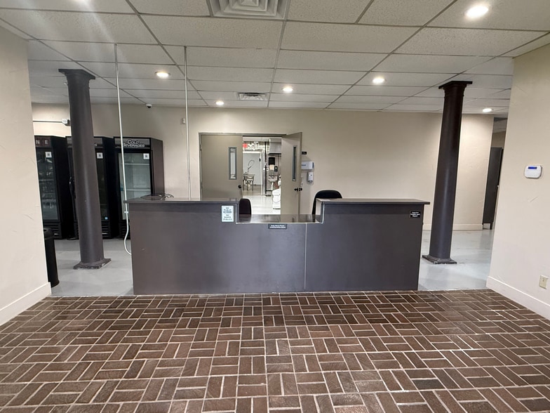 More Photos Of 8650 King George Dr, Dallas Flex For Sale