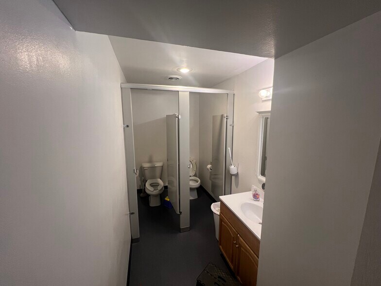 More Photos Of 3774 Hess Rd, House Springs Storefront Retail Office For Lease