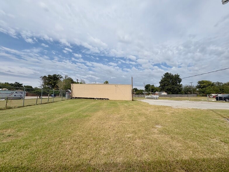 More Photos Of 4713 NW 10th St, Oklahoma City Industrial For Sale