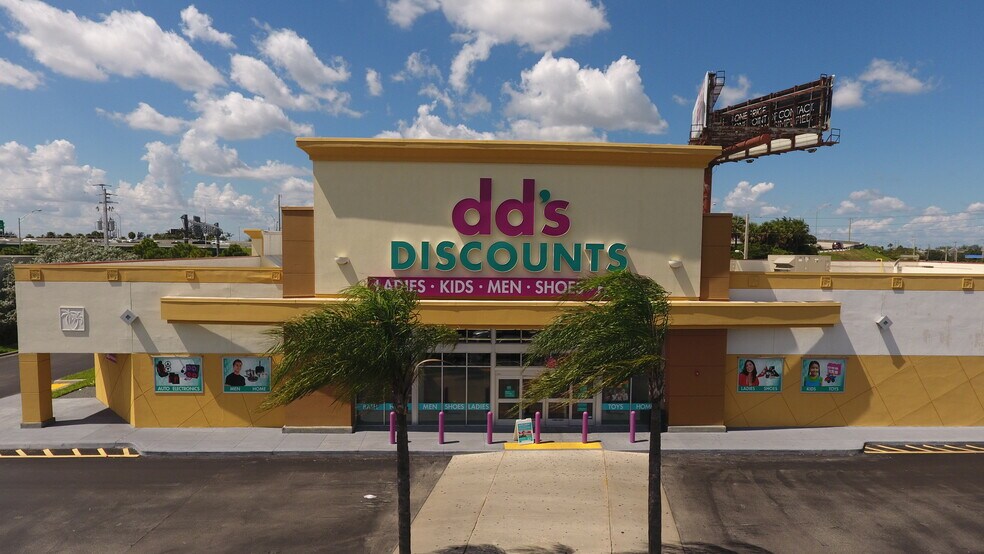 More Photos Of 3250 W 18th St, Hialeah Unknown For Lease