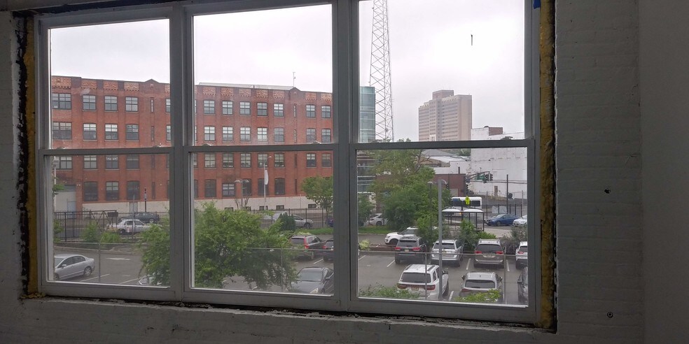 More Photos Of 60 Dickerson St, Newark Light Manufacturing For Lease