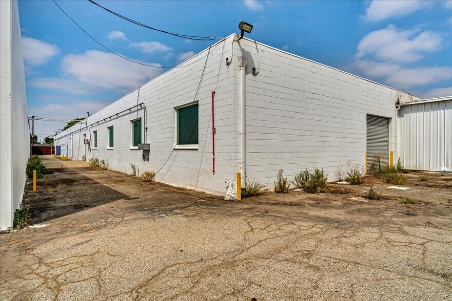 More Photos Of 11010-11020 Santa Fe Ave, Lynwood Warehouse For Sale