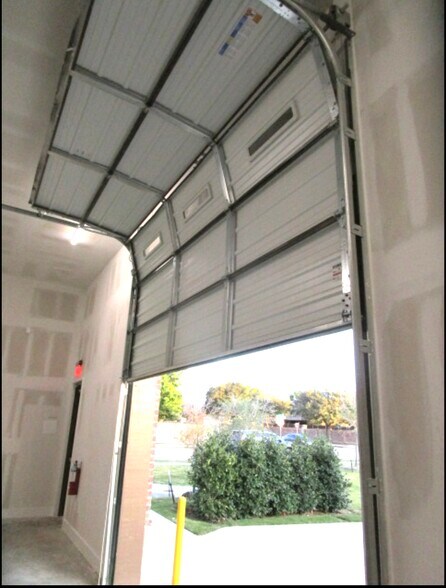 More Photos Of 10555 N County Rd, Frisco Showroom For Lease