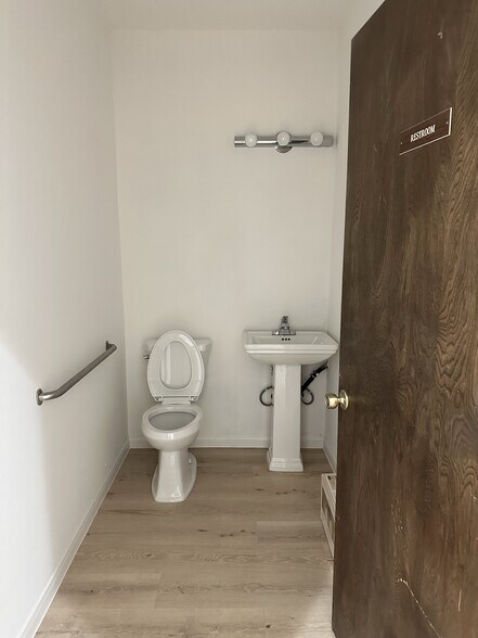 More Photos Of 4005 Spicewood Springs Rd, Austin Office For Sale