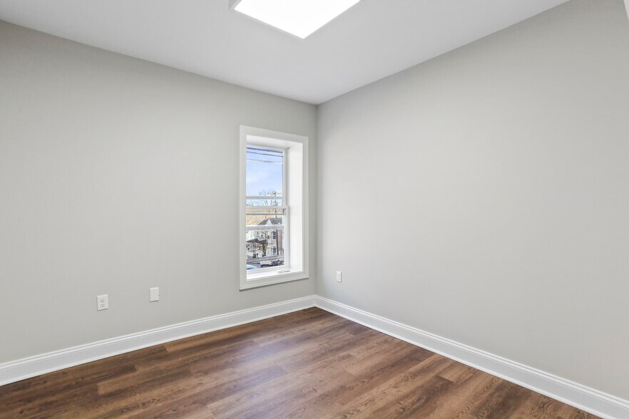 More Photos Of 127 E King St, Martinsburg Office For Lease