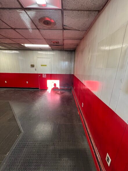More Photos Of 45 Mystic Ave, Somerville Auto Repair For Lease