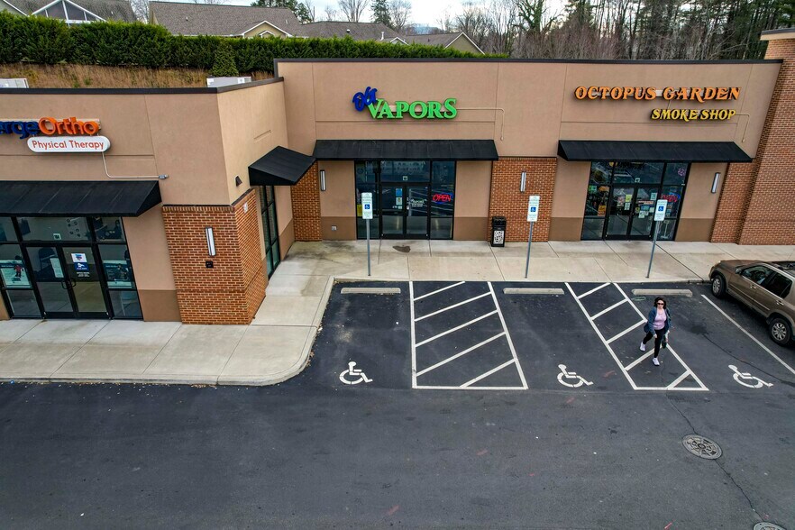 More Photos Of 58 Weaver Village Way, Weaverville Freestanding For Lease