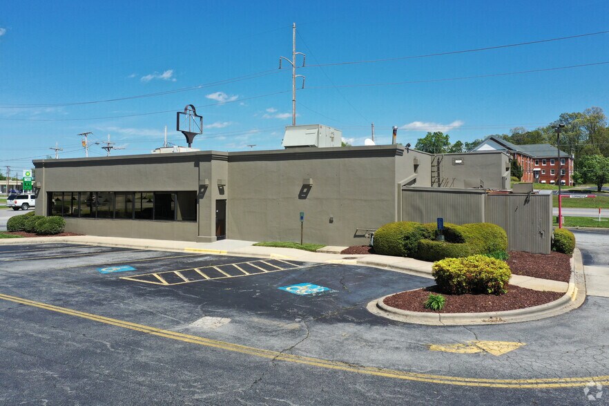 2200 Westchester Dr, High Point, NC 27262 For Lease